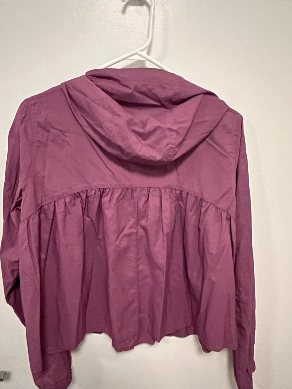 Lightweight Hooded Flowy Jacket in Mauve Lululemon - Picture 2 of 5